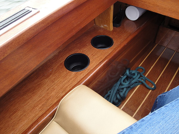 The cup holder seems to be a standard on most Glen-L boats!